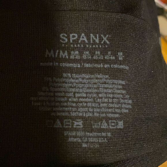 Spanx legging. Womens size medium. Black with gray Aztec type design.NWOT! - Picture 2 of 4